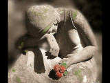 Statue av en sørgende kvinne - Opphav: Pixabay - stockvault.net (Creative Commons)